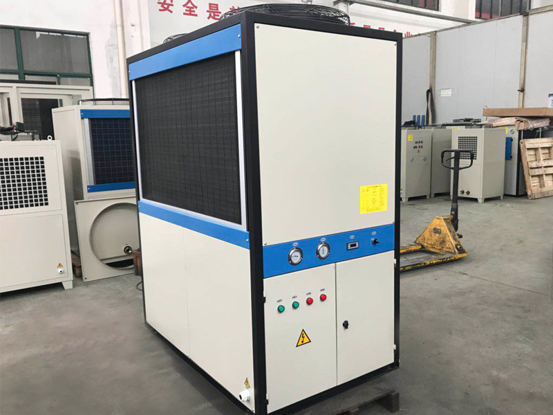 j65a5o2BzA91fWH2g96SAc10c76Er04P.jpg 雙機(jī)組油冷機(jī).jpg