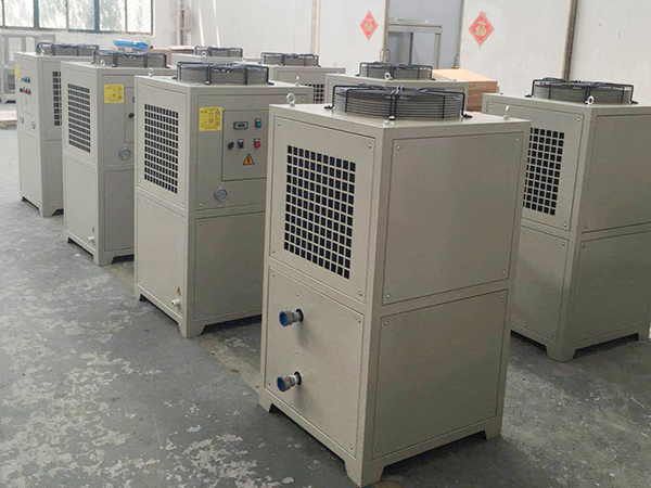 油冷機(jī)廠家注意操作不當(dāng)引起的一系列問(wèn)題 油冷機(jī)廠家注意操作不當(dāng)引起的一系列問(wèn)題